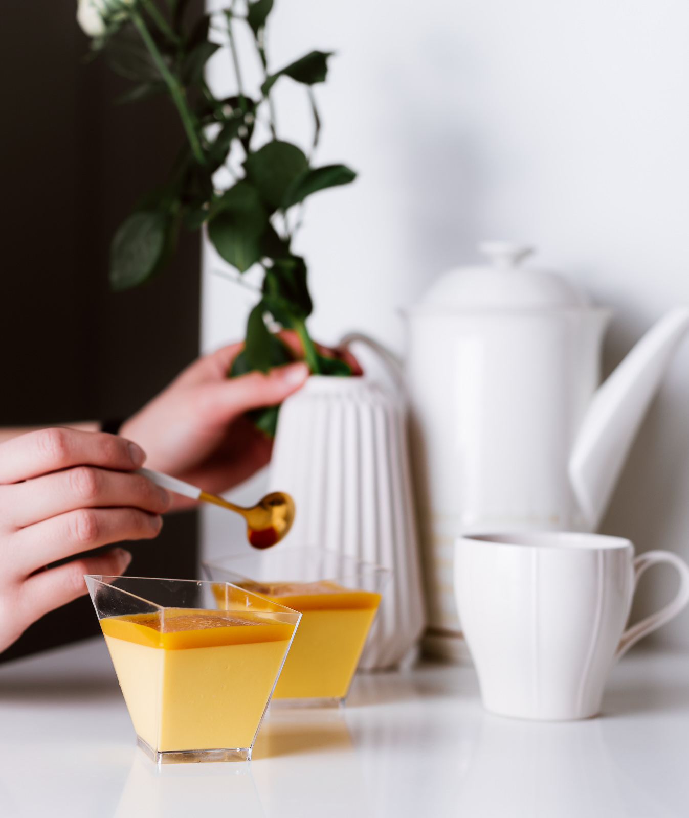 Mangų „Panna cotta“ su pasiflorais