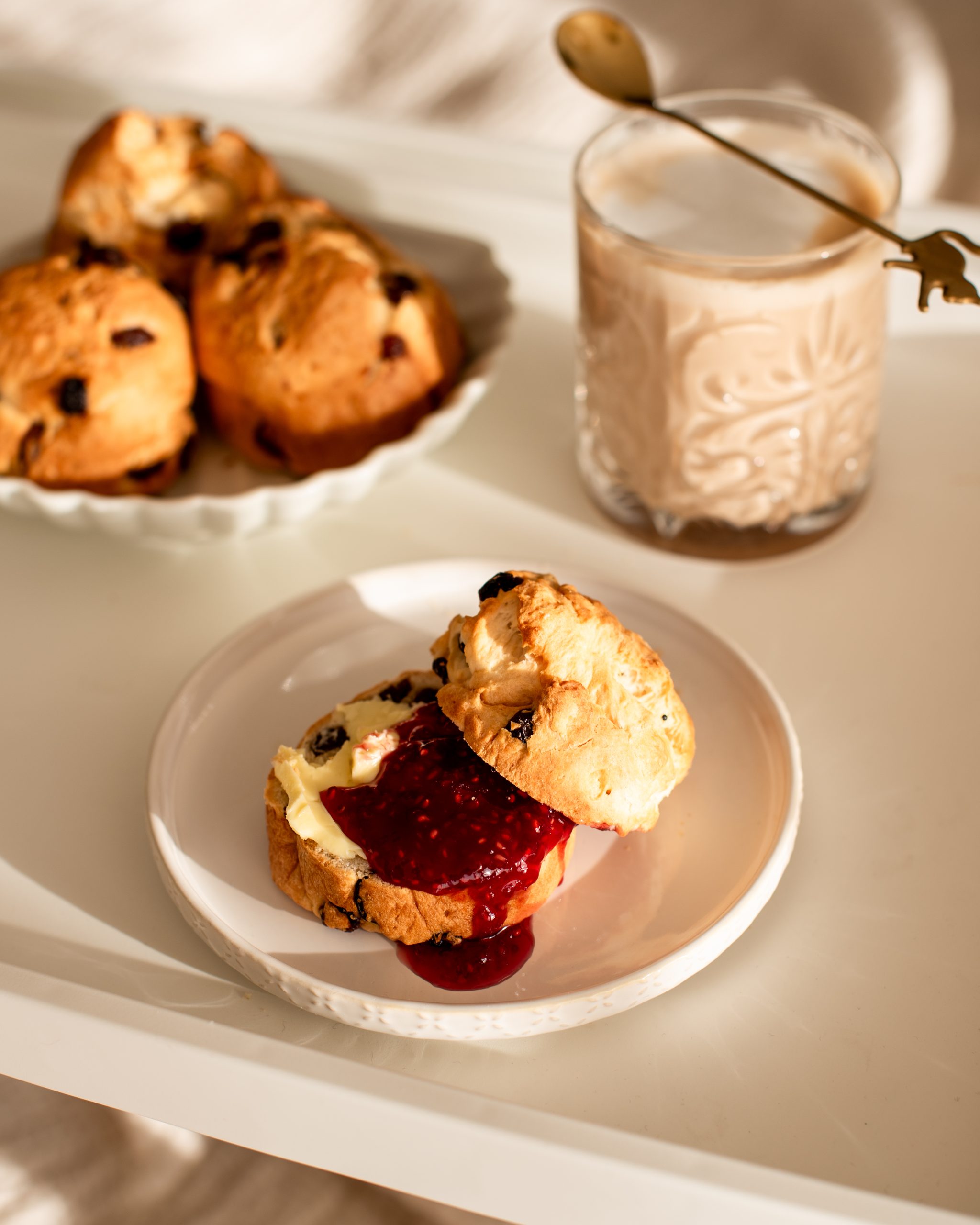 BE GLITIMO Bandelės „Scones“ su razinomis