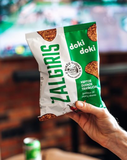 „Doki Doki Žalgiris“ keptos duonos traškučiai saldaus čili pipirų skonio