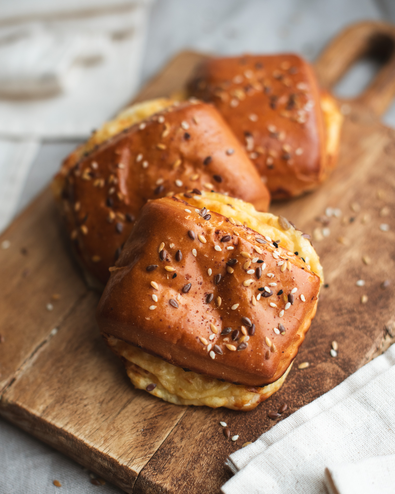 Sviestinės bandutės „Gardutės“ su varške ir sūriu
